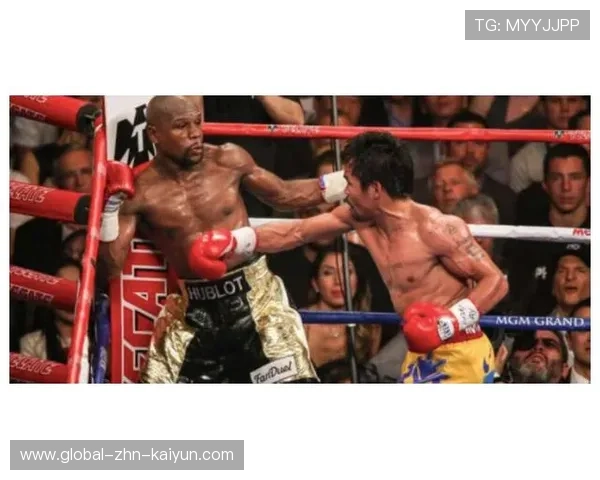 UFC拳手怒吼冲拳三连发，对手被逼到笼角绝望