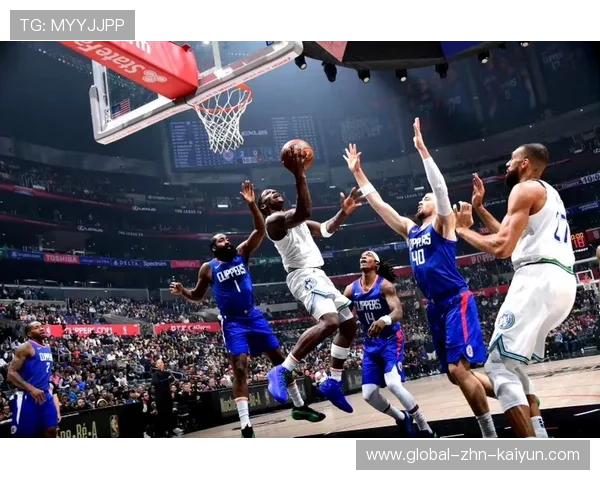 伦纳德补篮命中，快船在主场顶住压力