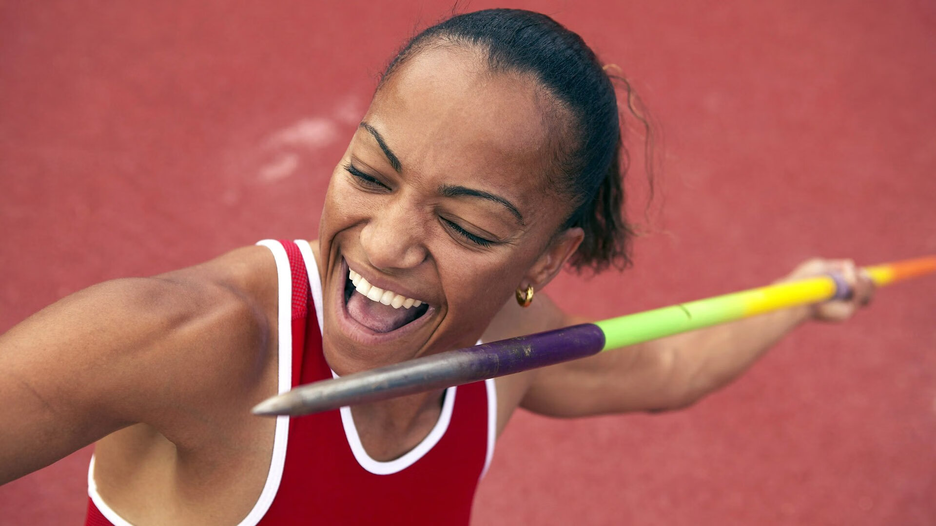 女子篮球青训强调实战对抗提升综合应变能力，女子篮球队训练内容
