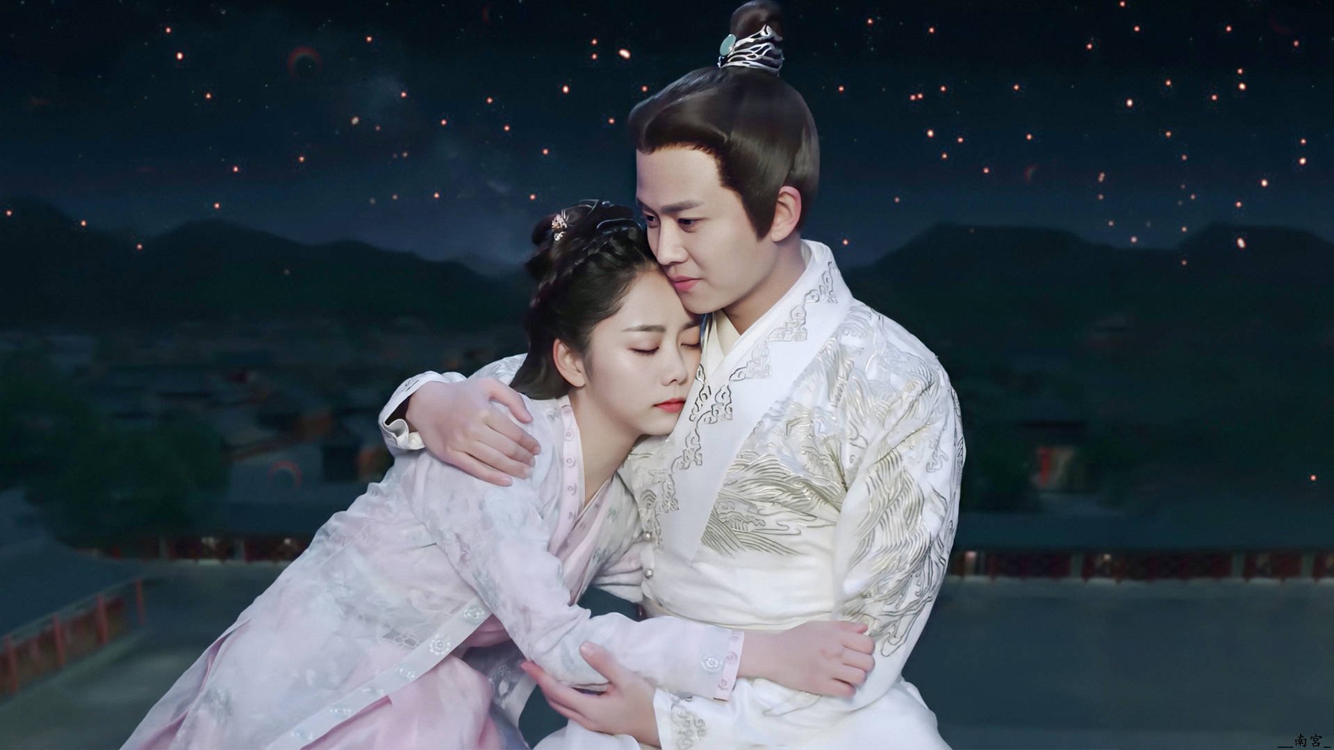 张伟丽与拳迷互动现场气氛热烈，张伟丽的拳击生涯